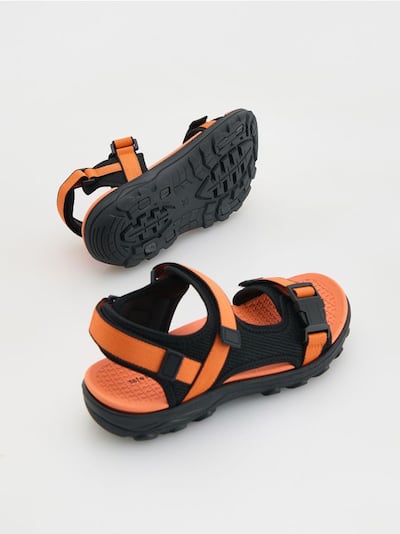 Πολύχρωμα πέδιλα με κλείσιμο με Velcro