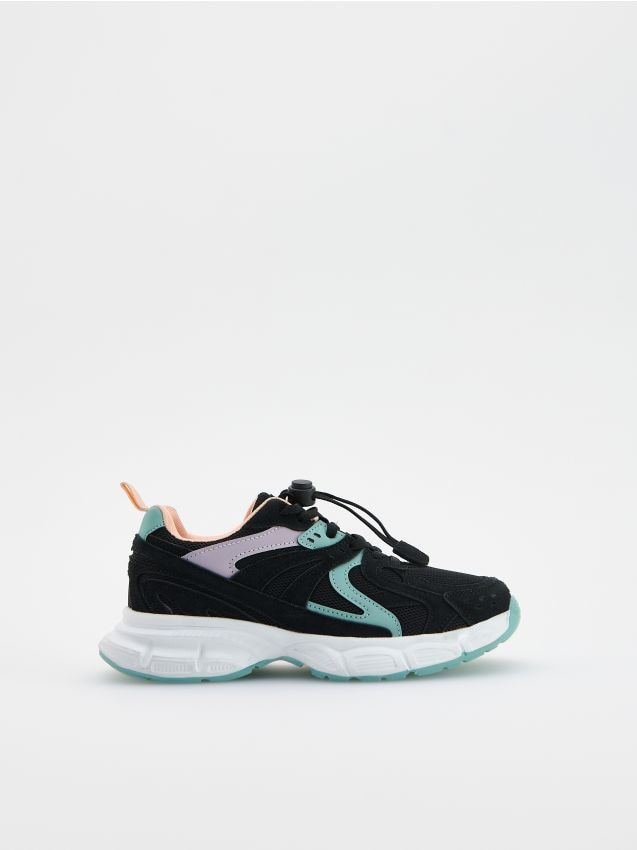 Lette sneakers med reflekterende elementer - RESERVED