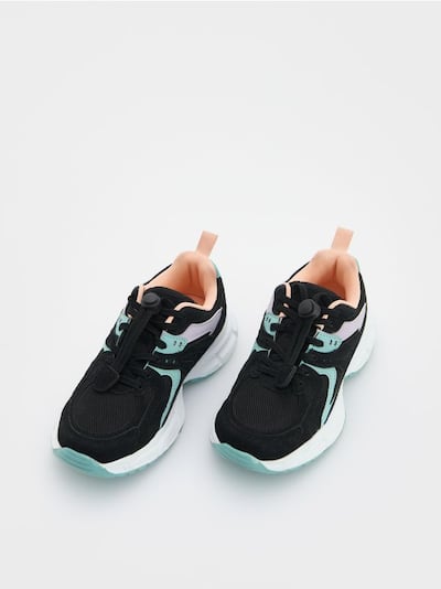 LADIES` TREKKING SHOES