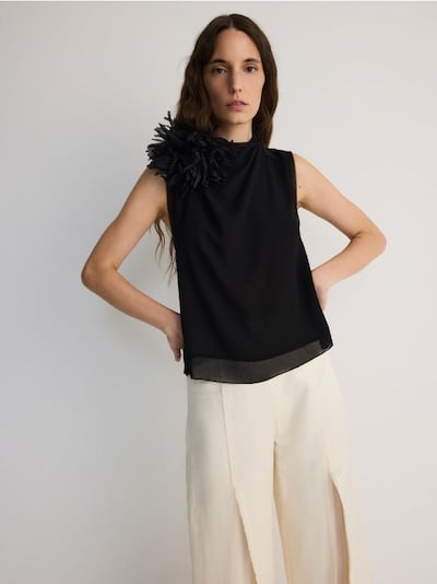 Chiffon top met knoop