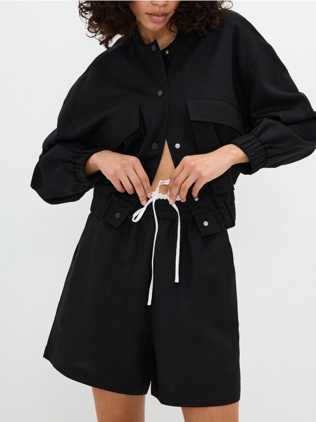 Reserved - pantaloni scurţi cu cusătură contrastantă - negru