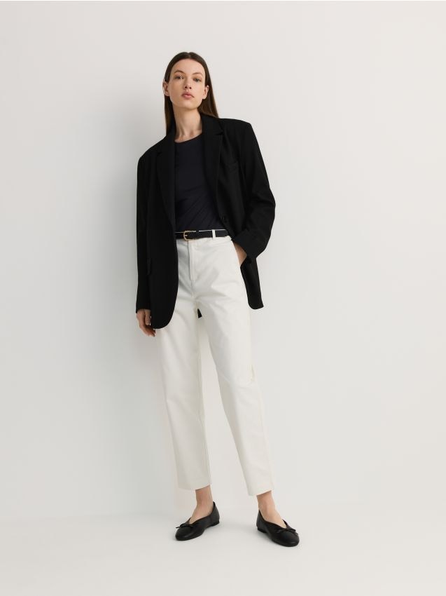 Reserved - Pantaloni chino cu curea - crem Reserved - Pantaloni chino cu curea - crem