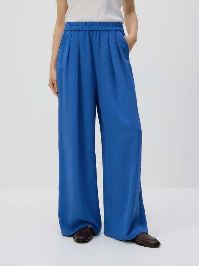 Loose trousers with pleats - RESERVED