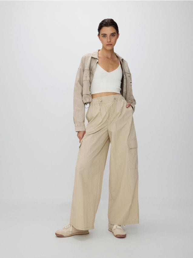 Reserved - pantaloni cu buzunare cargo - nude