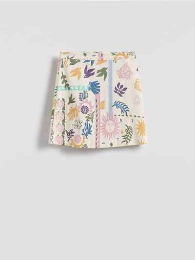 Patterned mini skirt