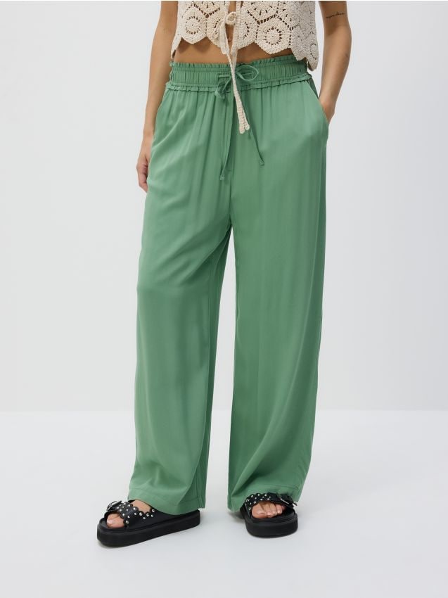 Reserved - Pantaloni cu croi larg, din viscoză - verde-deschis