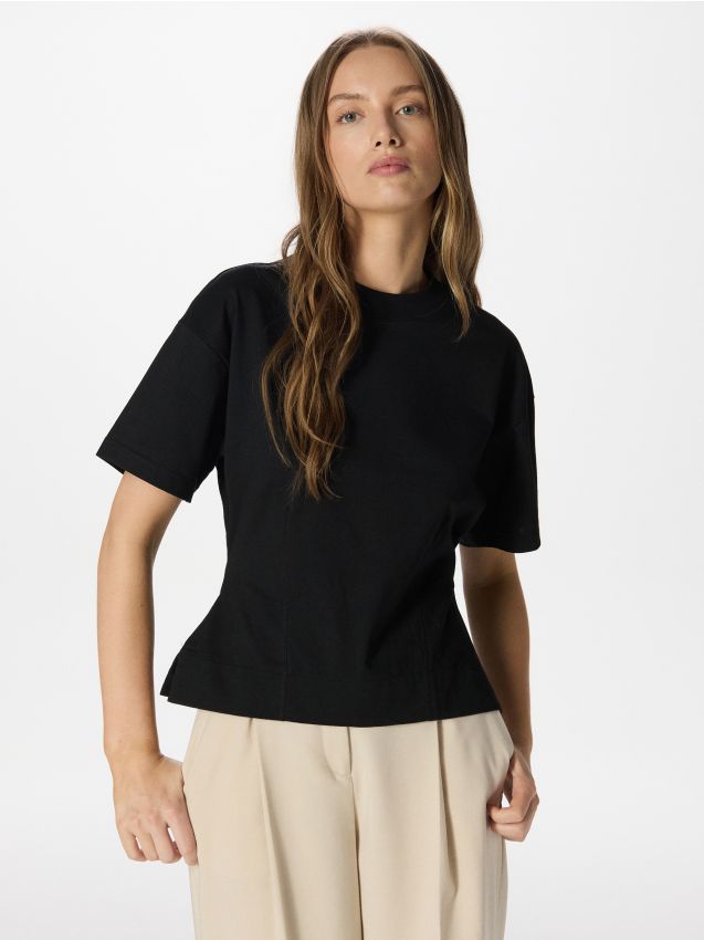 Reserved - tricou cambrat în talie - negru