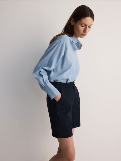 Shorts mit Bügelfalte