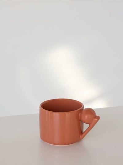 Чаша за топли напитки с декоративна дръжка