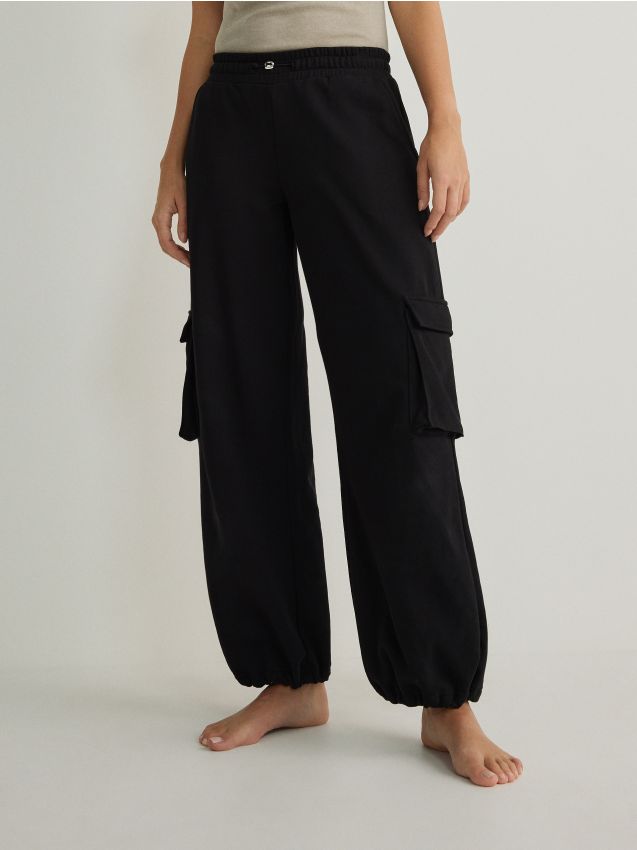 Reserved - pantaloni de trening cargo - negru