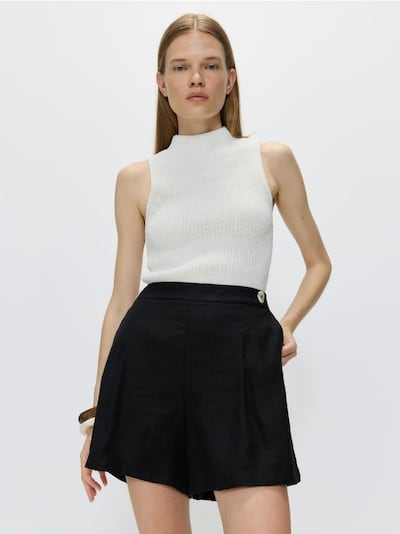 Lyocell rich shorts with linen blend