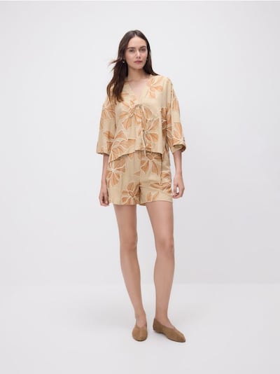 Patterned linen-blend shorts