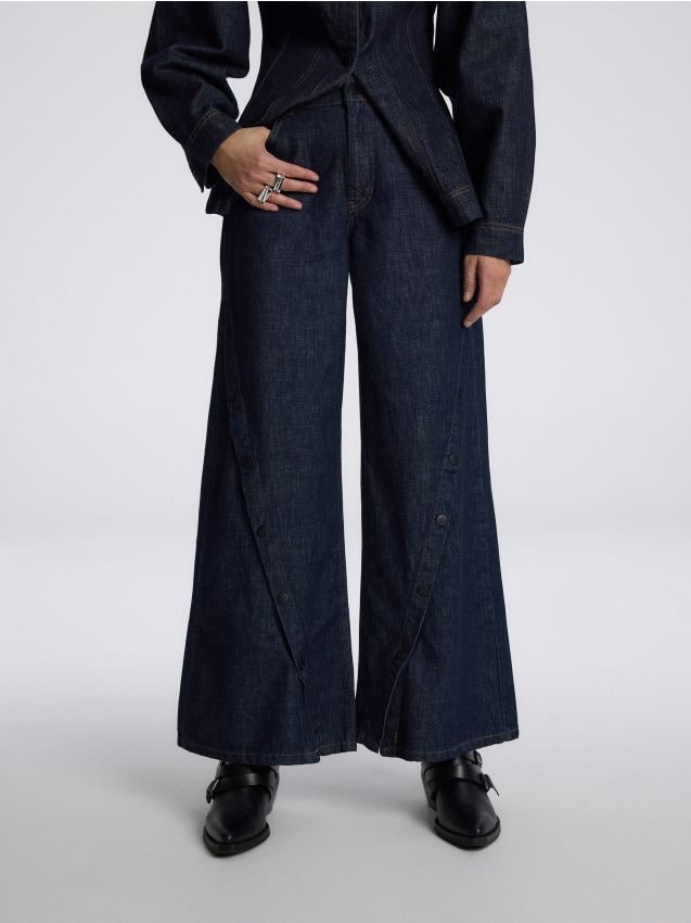 Wide leg jeans with fastened legs - RESERVED