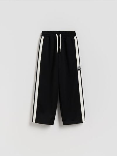 Broek met strepen aan de zijkant
