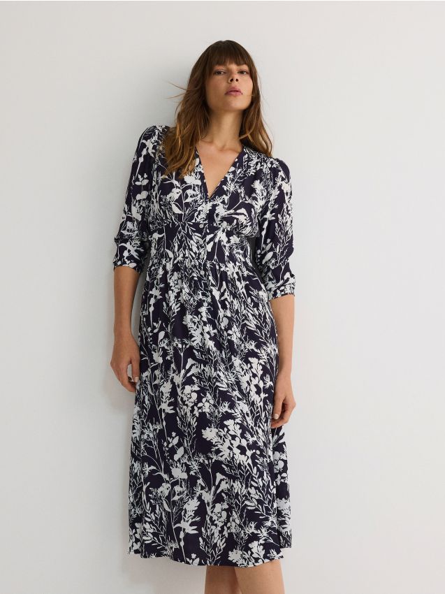 Robe midi en viscose majoritaire à motifs - RESERVED