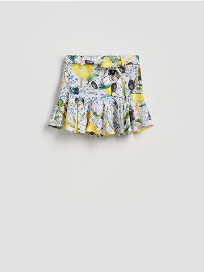 Patterned viscose rich shorts
