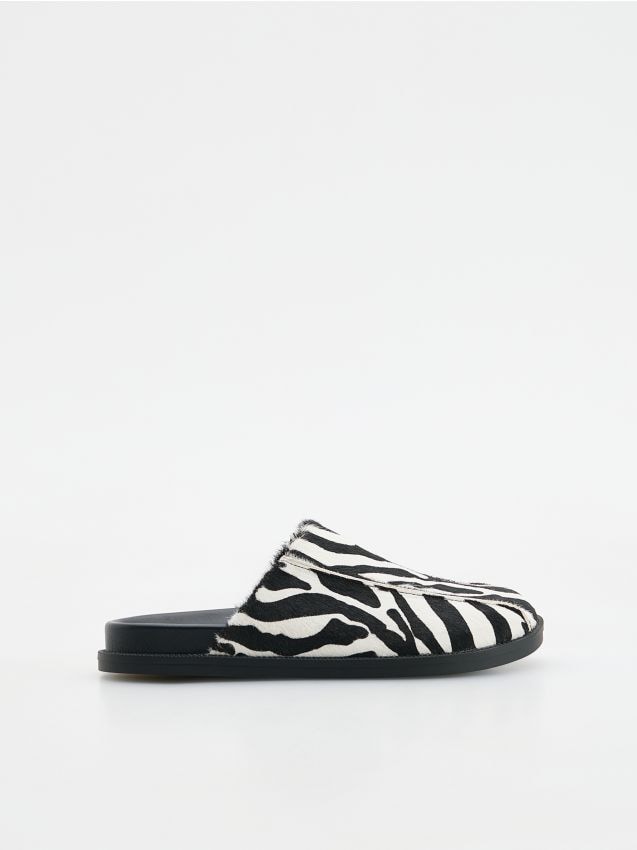 Reserved Reserved - Δερμάτινα mules με animal print
