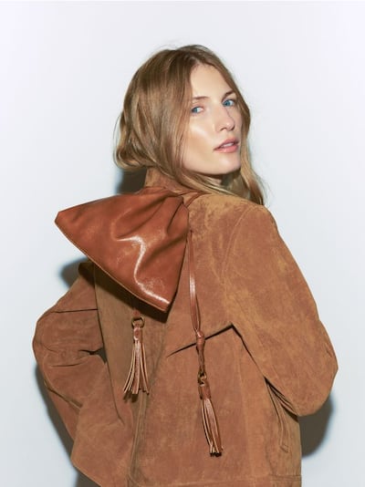 Hobo bag with frills
