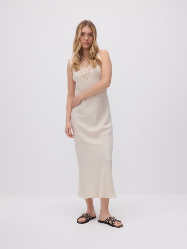 Robe avec dentelle décorative - RESERVED