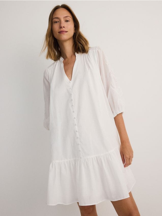Mini-robe ornée de dentelle - RESERVED