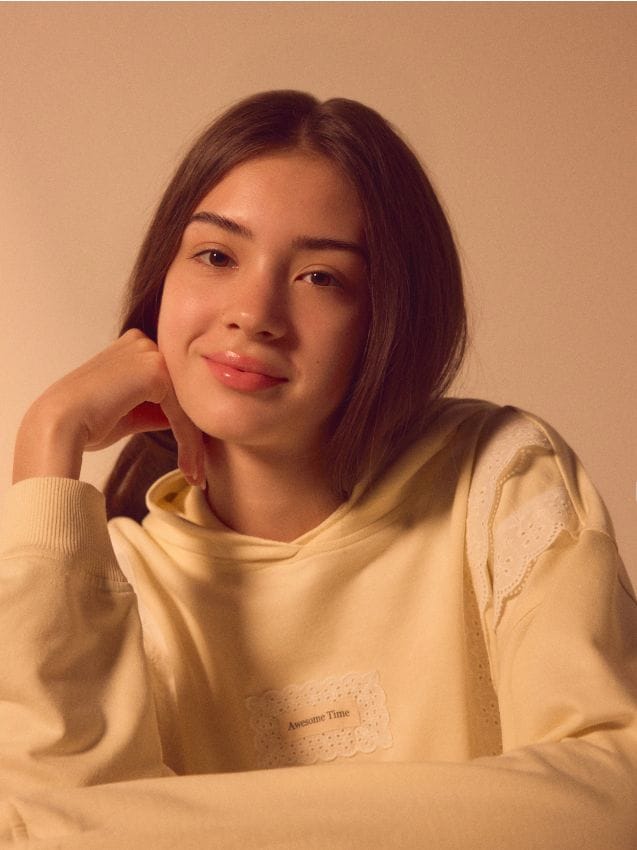 Sweatshirt med broderi - RESERVED