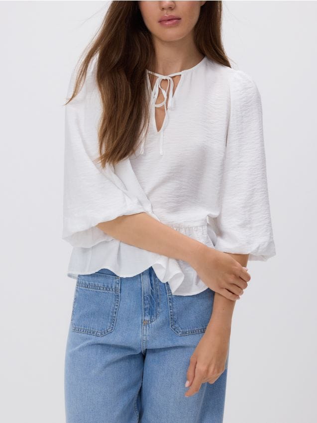 Blusa con dettaglio di fiocco sul collo - RESERVED