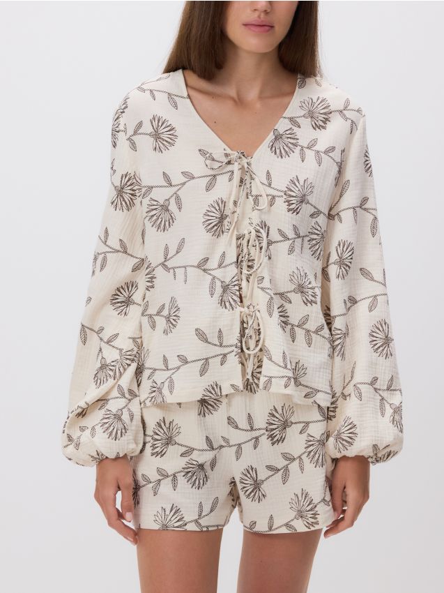 Blusa com laço na frente - RESERVED
