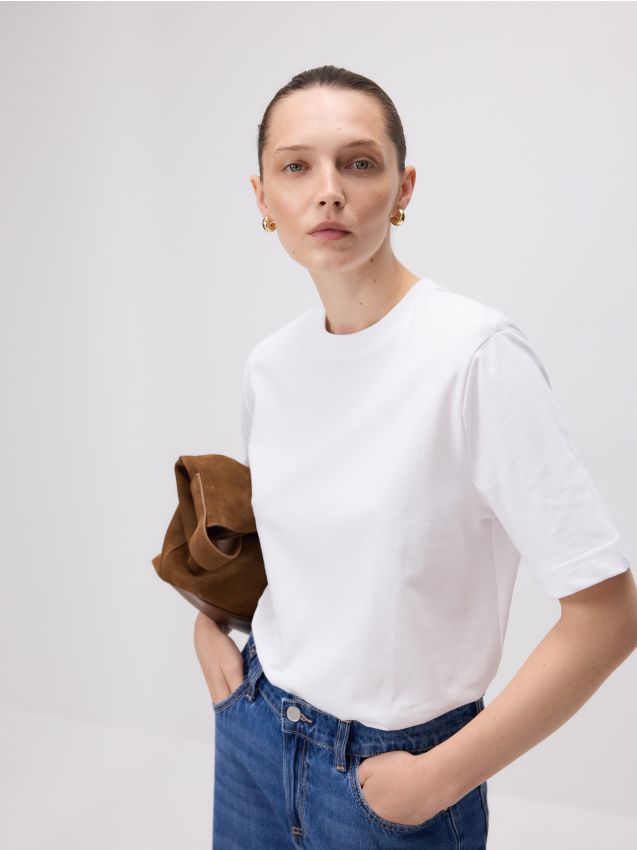 T-shirt med axelvaddar - RESERVED