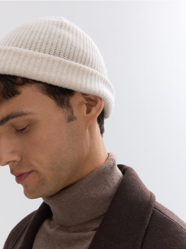 Wool rich beanie with cashmere blend - RESERVED