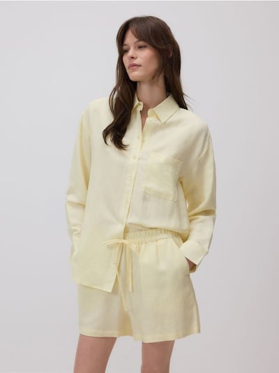 Shorts with linen blend