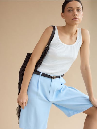 Belted bermuda shorts