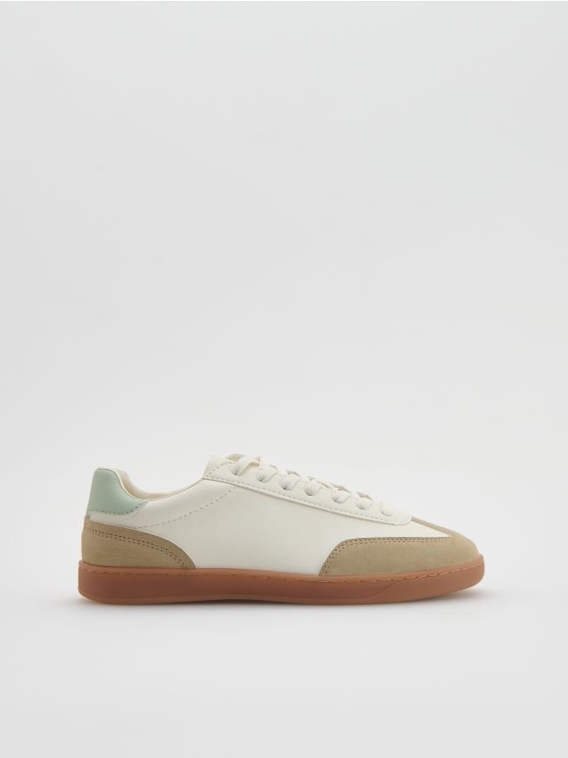 Zapatillas con elementos en contraste - RESERVED
