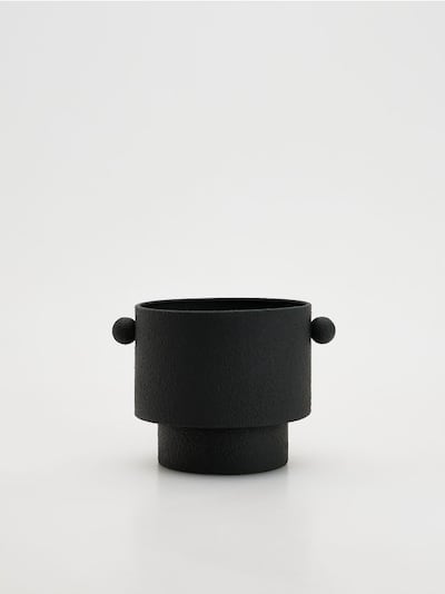 Plant pot with handles