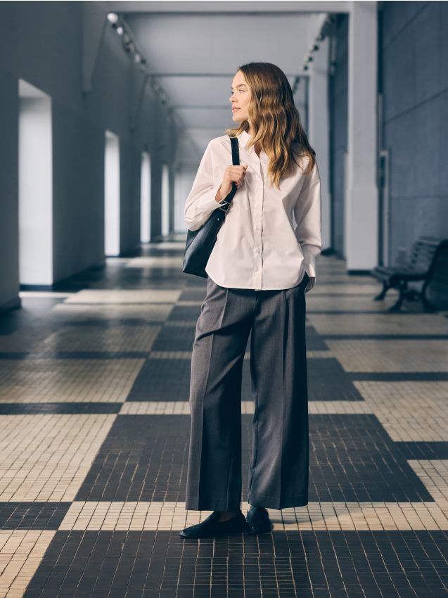 Loose trousers with crease - RESERVED