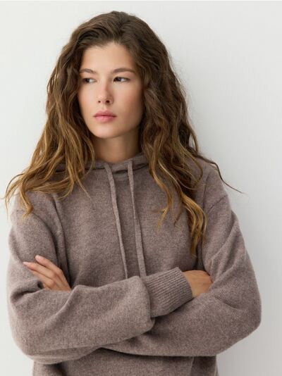 Pull en laine à capuche