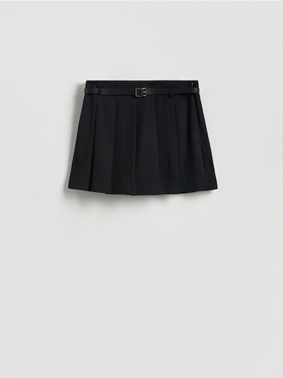 LADIES` SHORTS & BELT