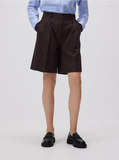 Bermuda shorts with pressed crease