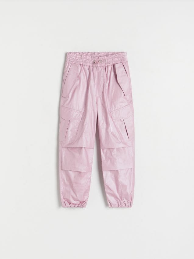 Reserved - pantaloni parachute, cu buzunare cargo - roz