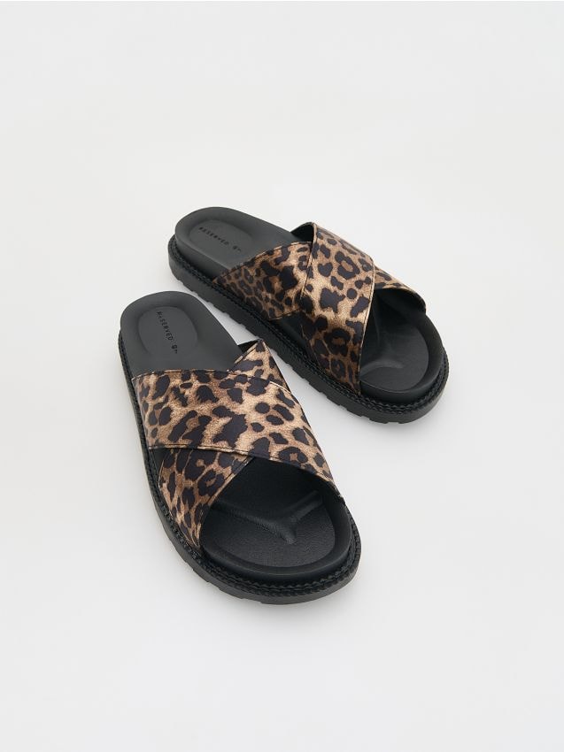 LADIES` FLIP-FLOPS