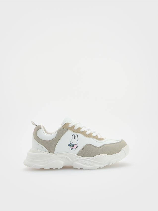 GIRLS` TREKKING SHOES - RESERVED