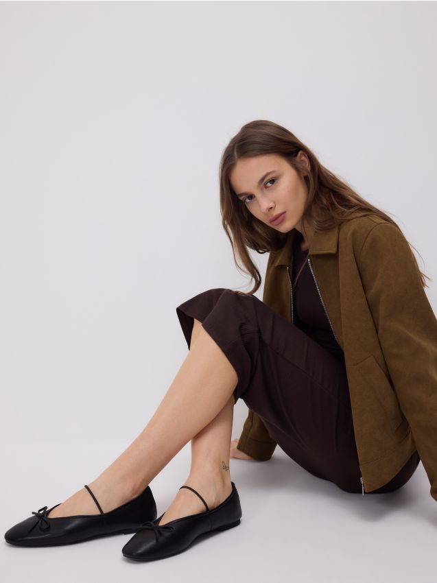 Leather ballerinas with strap - RESERVED