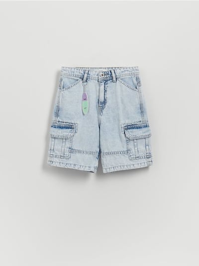 BOYS` SHORTS & CHAIN