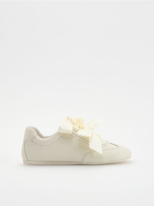 Leather sneakers with a bow - RESERVED