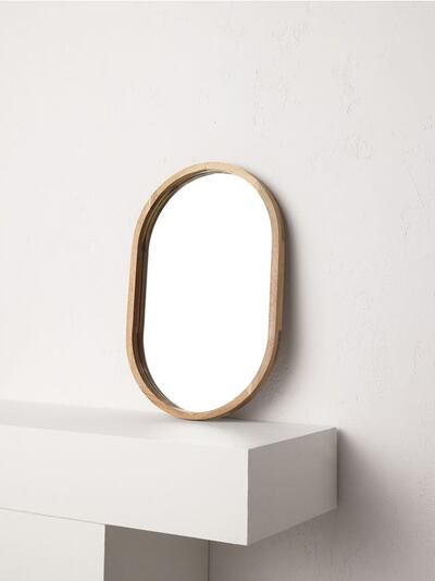 Spiegel mit Holzrahmen