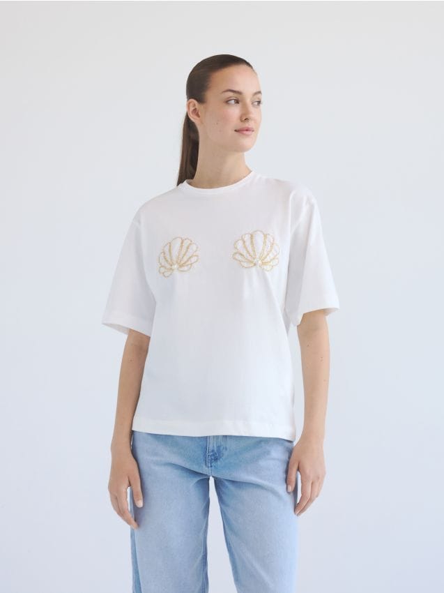 T-shirt with decorative appliqué - RESERVED