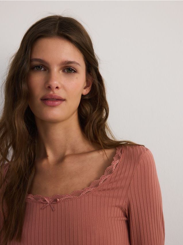 Langærmet bluse med sløjfe - RESERVED