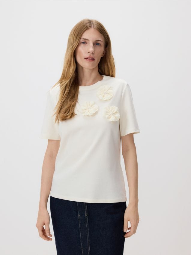 T-shirt with flower appliqué - RESERVED