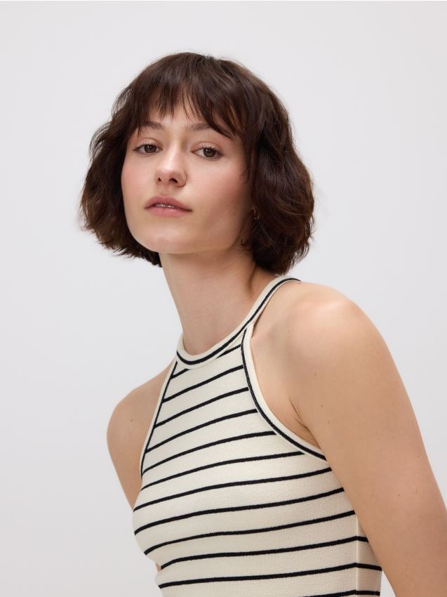 Top z dekoltem halter - RESERVED