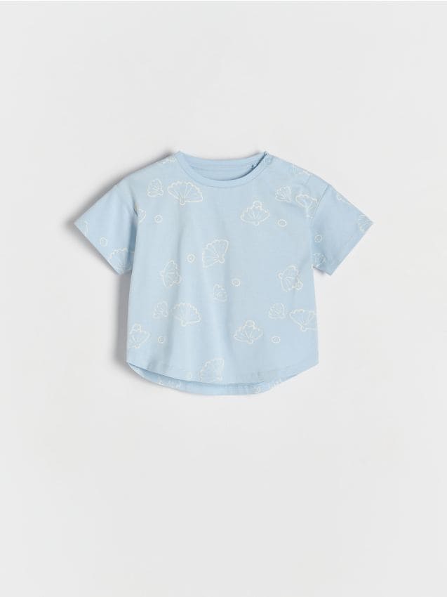 T-shirt with an asymmetrical bottom - RESERVED