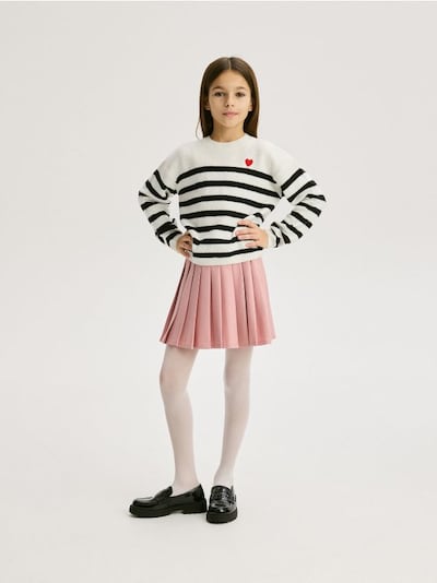 Pleated mini skirt with chain